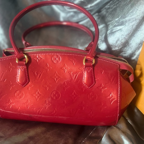 100% LOUIS VUITTON M91490 Monogram Vernis Sherwood Bag! Like new glossy purse! - Picture 4 of 7